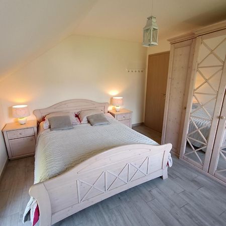 Maison Et Velos A Godinne Dans La Vallee De La Meuse Luaran gambar
