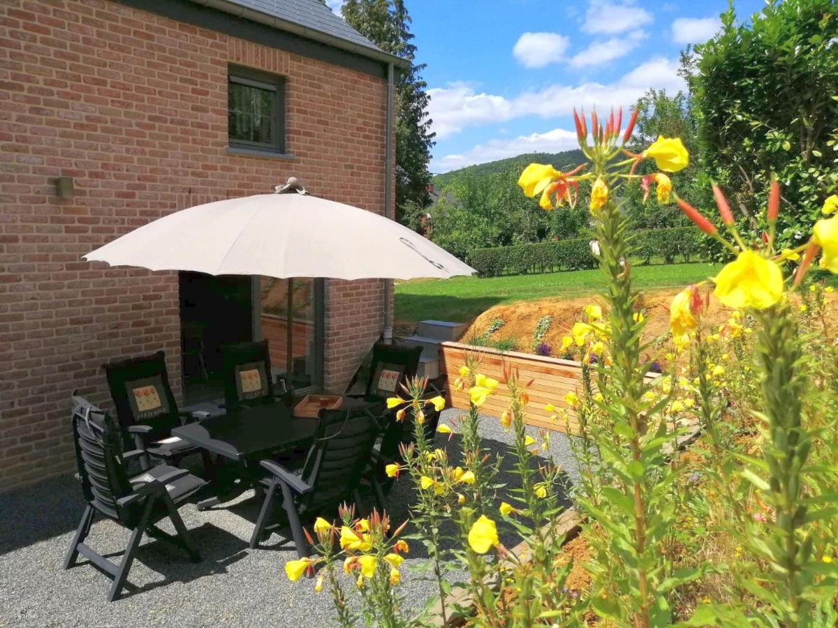 Maison Et Velos A Godinne Dans La Vallee De La Meuse Luaran gambar
