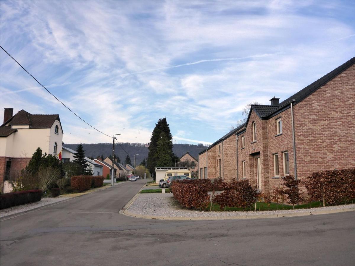Maison Et Velos A Godinne Dans La Vallee De La Meuse Luaran gambar