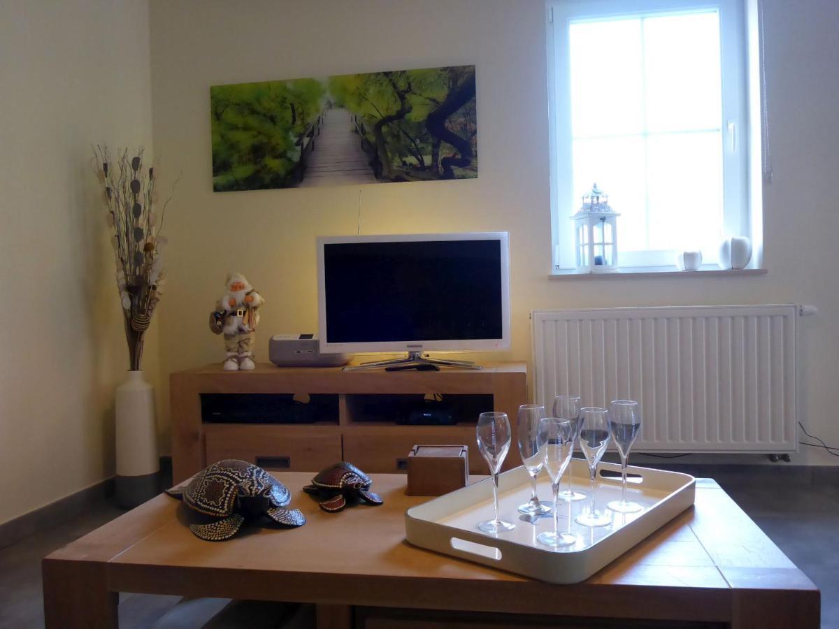 Maison Et Velos A Godinne Dans La Vallee De La Meuse Luaran gambar