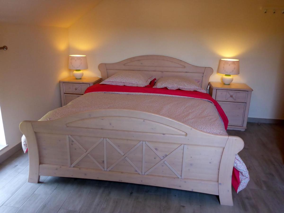 Maison Et Velos A Godinne Dans La Vallee De La Meuse Luaran gambar