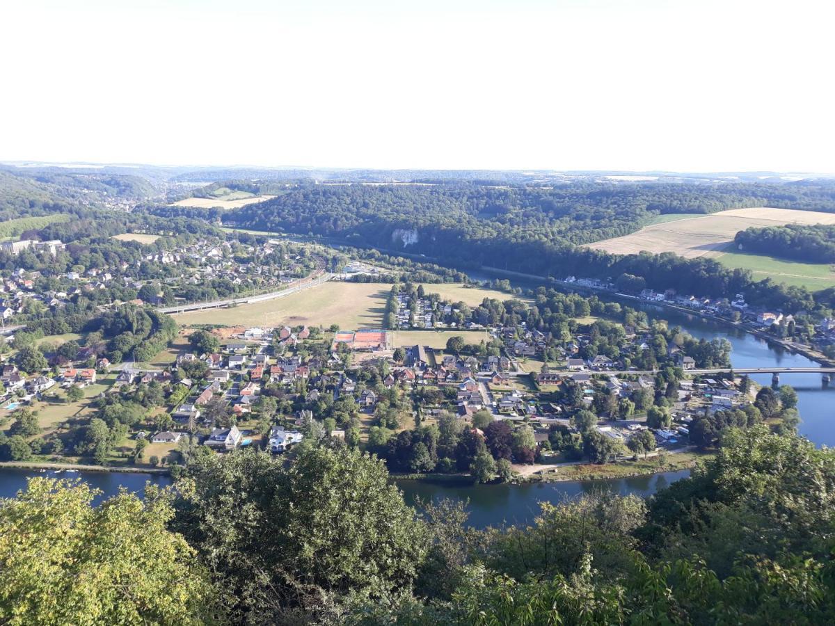 Maison Et Velos A Godinne Dans La Vallee De La Meuse Luaran gambar