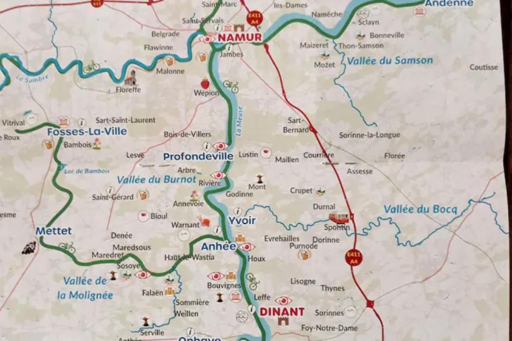 Maison Et Velos A Godinne Dans La Vallee De La Meuse Luaran gambar