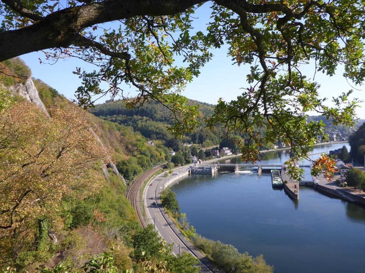 Maison Et Velos A Godinne Dans La Vallee De La Meuse Luaran gambar