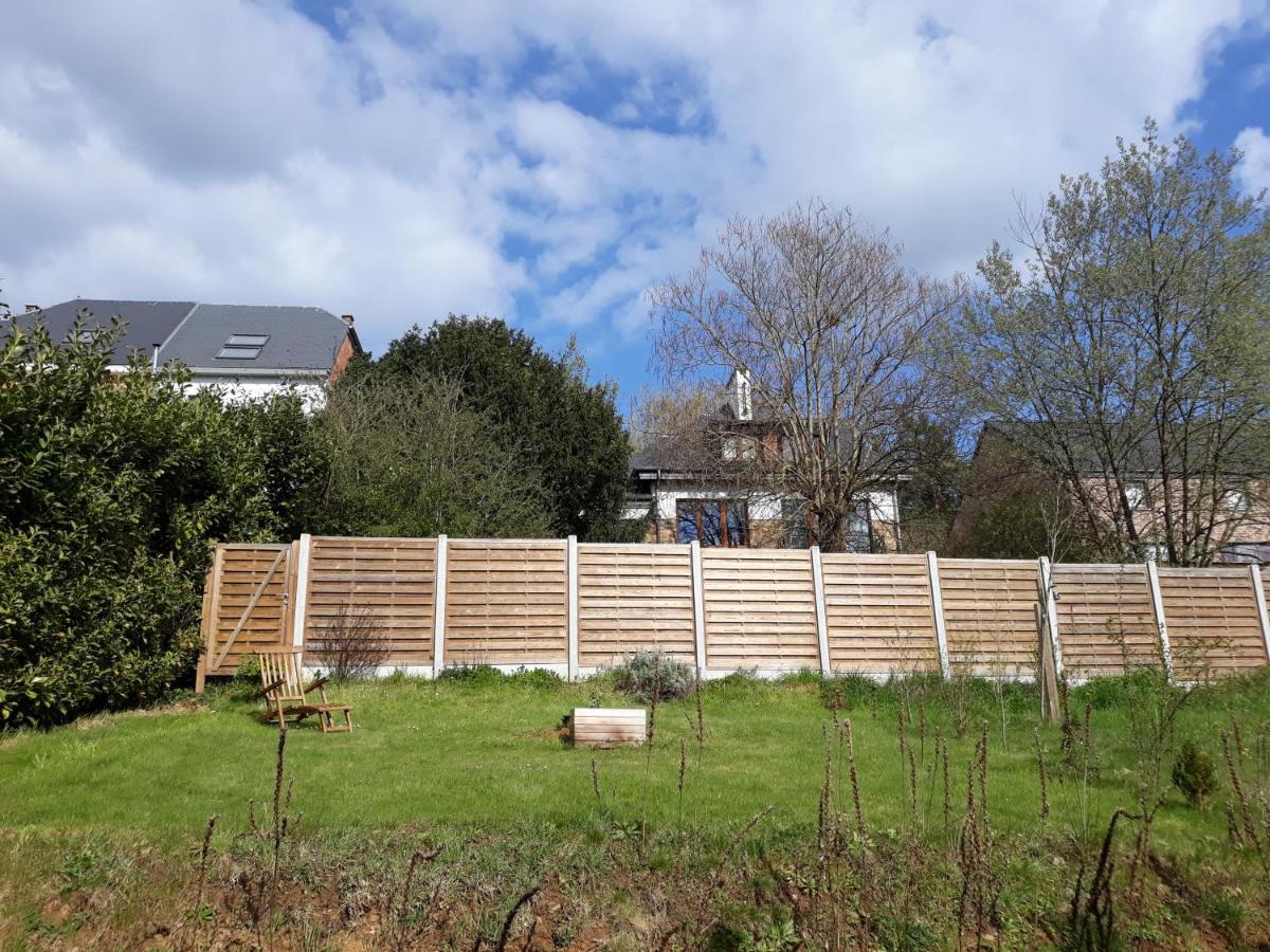 Maison Et Velos A Godinne Dans La Vallee De La Meuse Luaran gambar